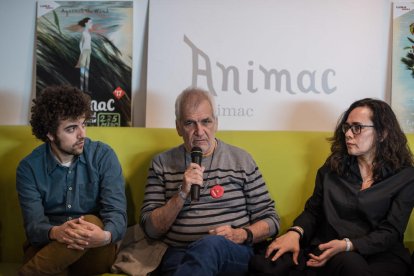 Públic familiar ahir escoltant atentament la directora d’Animac, Carolina López.