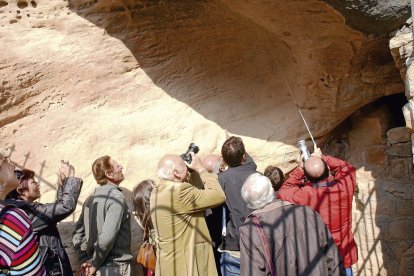 Una imatge d’Eth Haro de Les, una de les falles araneses, al costat d’Eth Taro d’Arties.