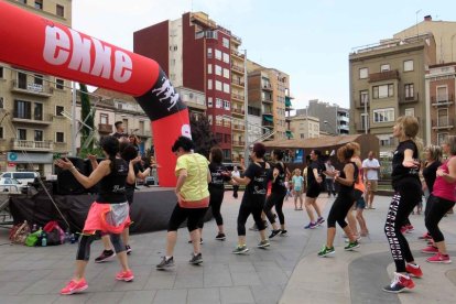 Els comerços de la Zona Alta van organitzar activitats com desfilades o refrigeris per atreure compradors, tot i que algunes de previstes a l’aire lliure van haver de suspendre’s.