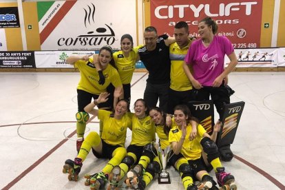 Les jugadores van celebrar l’ascens a la mateixa pista del Girona.