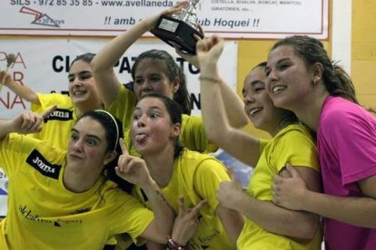 L’ascens de l’equip a l’OK Lliga es va celebrar amb emoció i alegria a la mateixa pista de Girona.