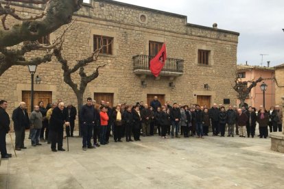 Veïns de Soses van guardar ahir a la tarda un minut de silenci en record dels agents rurals.