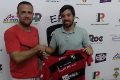 Joan Roca, a l’esquerra, quan dirigia el Balaguer, i Petreñas, a la dreta, al ser presentat.