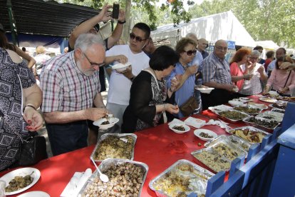Peñistas de Perpinyà de la colla Team Caragol, nuevos en este Aplec.
