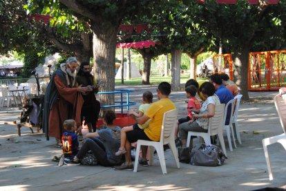 Un momento del pasacalles de apertura del XXI Mercat Medieval de Almenar, ayer al mediodía.