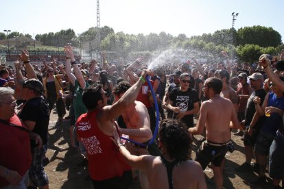 El rock amb pinzellades punk dels madrilenys Porretas va escalfar ahir la primera hora del festival.