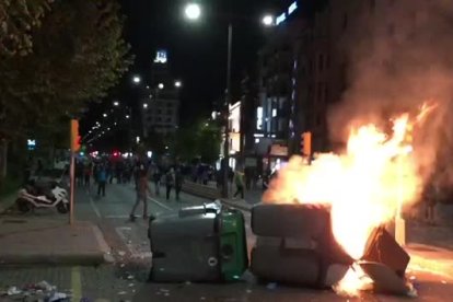 Manifestants fan barricades a Blondel