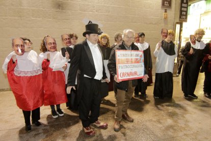 El Carnaval de Lleida arranca amb teatre de disbarat