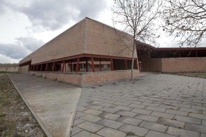 El centre de dia de Sant Guim de Freixenet, gairebé acabat i pendent d’obrir des de fa cinc anys.
