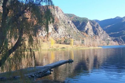 La boira, les fulles que cauen, els seus fruits... la tardor és una estació molt fotogènica.