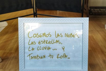 Fotos de cartells, senyals de trànsit o notificacions divertides.