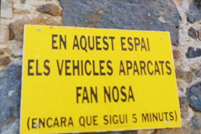 Fotos de cartells, senyals de trànsit o notificacions divertides.