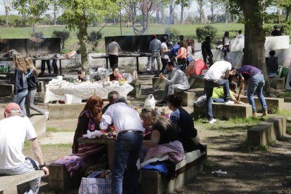 La zona de las barbacoas estaba de lo más concurrida.