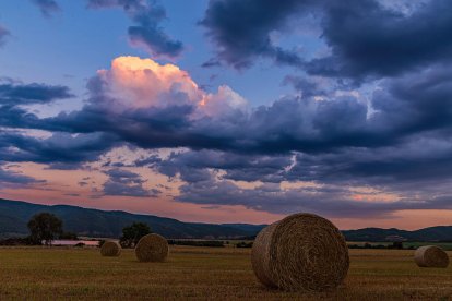 Envia'ns fotos relacionades amb l'estiu i guanya una estada a l'Hotel Castellarnau d'Escaló (Pallars Sobirà).