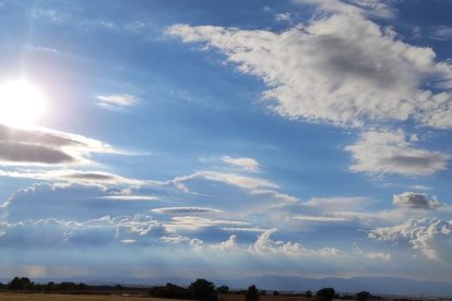 Envia'ns fotos relacionades amb l'estiu i guanya una estada a l'Hotel Castellarnau d'Escaló (Pallars Sobirà).