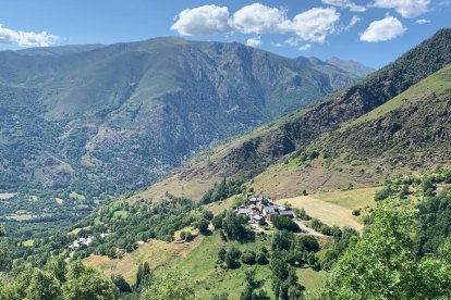 Envia'ns fotos relacionades amb l'estiu i guanya una estada a l'Hotel Castellarnau d'Escaló (Pallars Sobirà).