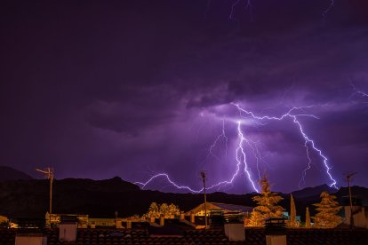 Envia'ns fotos relacionades amb l'estiu i guanya una estada a l'Hotel Castellarnau d'Escaló (Pallars Sobirà).
