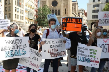 Manifestació d'hostalers i restauradors a Lleida