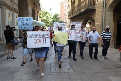 Manifestació d'hostalers i restauradors a Lleida