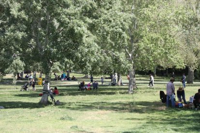 En grupos más reducidos como medida de protección ante la Covid-19