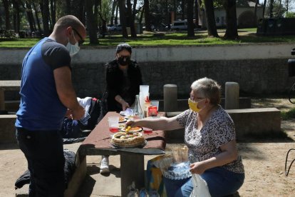 En grupos más reducidos como medida de protección ante la Covid-19