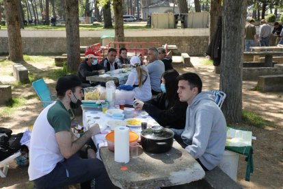 En grupos más reducidos como medida de protección ante la Covid-19