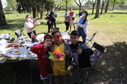 En grupos más reducidos como medida de protección ante la Covid-19