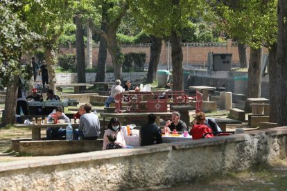 En grupos más reducidos como medida de protección ante la Covid-19