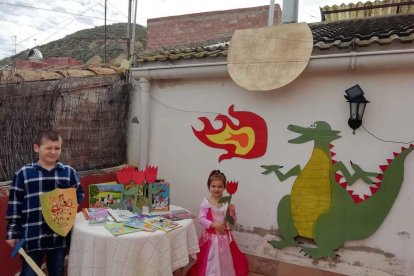 Aquestes són les imatges que ens heu enviat del vostre Sant Jordi confinat. Participa enviant-nos els teves imatges a través de les nostres xarxes socials o a través del correu segrecom@segre.com