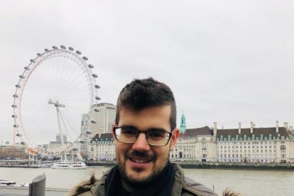 Felicita els teus familiars i amics pel seu aniversari, sant, casament enviant fotos a cercle@segre.com