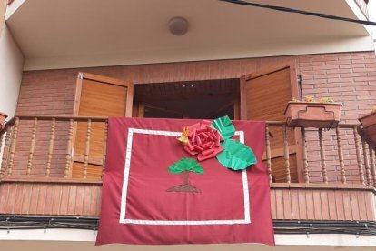 Aquestes són les imatges que ens heu enviat del vostre Sant Jordi confinat. Participa enviant-nos els teves imatges a través de les nostres xarxes socials o a través del correu segrecom@segre.com