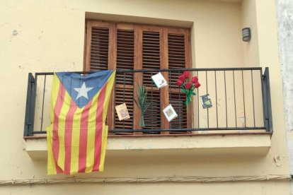 Aquestes són les imatges que ens heu enviat del vostre Sant Jordi confinat. Participa enviant-nos els teves imatges a través de les nostres xarxes socials o a través del correu segrecom@segre.com