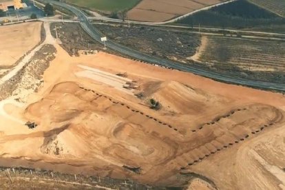 VÍDEO: Així és el circuit d'Albatàrrec pioner en combinar super-cros i 'freestyle'