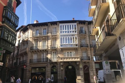 Envia'ns fotos de balcons i façanes que t'hagin cridat l'atenció.
