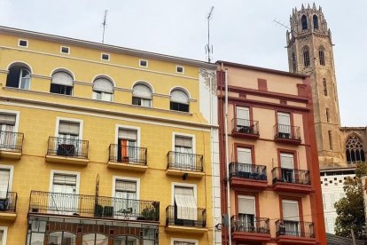 Envia'ns fotos de balcons i façanes que t'hagin cridat l'atenció.