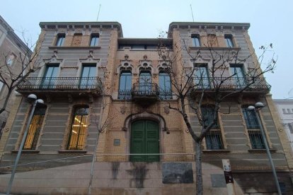 Envia'ns fotos de balcons i façanes que t'hagin cridat l'atenció.