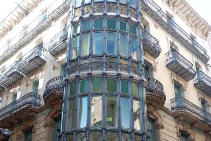Envia'ns fotos de balcons i façanes que t'hagin cridat l'atenció.