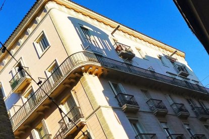 Envia'ns fotos de balcons i façanes que t'hagin cridat l'atenció.