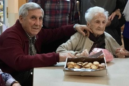 Felicita els teus familiars i amics pel seu aniversari, sant, casament enviant fotos a cercle@segre.com