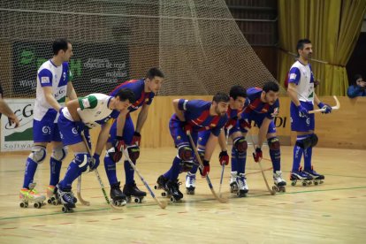 Los jugadores del Llista celebran uno de sus goles ante el Barça.