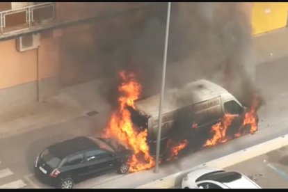 Incendio de una furgoneta en Mollerussa