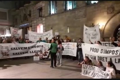 Unes 150 persones es manifesten a Lleida en contra les imposicions de la Paeria
