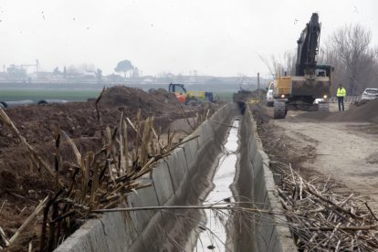 Las obras en esta zona de Gimenells donde se instalará la conducción principal de más de 4 kilómetros de longitud.