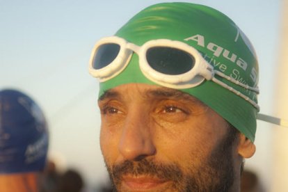 Joan Paredes llegando a meta en una prueba mundial de Half Ironman.