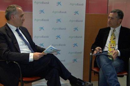 Josep Martínez és entrevistat per Josep M. Sanuy.