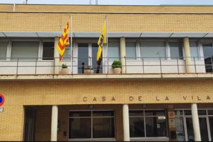 L'ajuntament d'Alcoletge, sense la bandera espanyola