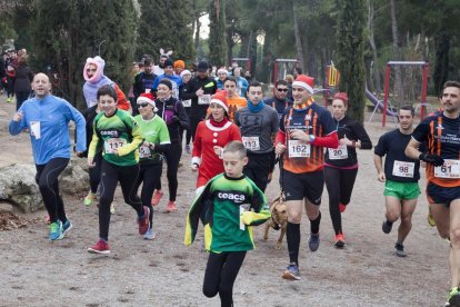 La Sant Silvestre de Lleida va tornar a ser multitudinària i aquest cop en horari matinal.