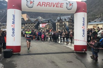 La Sant Silvestre de Lleida va tornar a ser multitudinària i aquest cop en horari matinal.