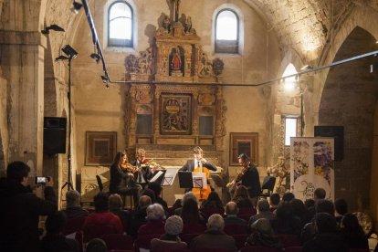 La Coral Cantiga, amb la mezzosoprano Marta Cordomí i Víctor Valls al piano, va oferir divendres un recital de polifonia catalana del s. XX.