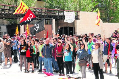 Cabecera de la manifestación del 1 de mayo en Lleida, a su llegada a Francesc Macià.